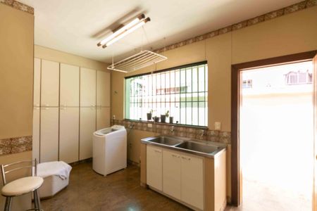 Casa à venda com 460m², 5 quartos e 5 vagasÁrea de Serviço