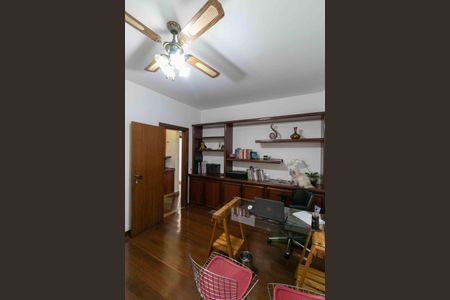 Casa à venda com 460m², 5 quartos e 5 vagasEscritório