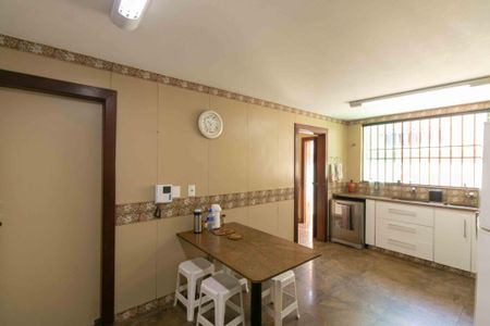 Casa à venda com 460m², 5 quartos e 5 vagasCozinha