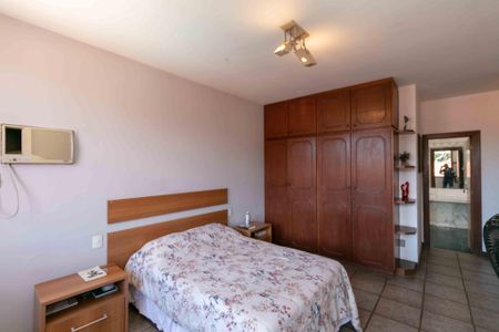 Casa à venda com 460m², 5 quartos e 5 vagasQuarto 5 Suite