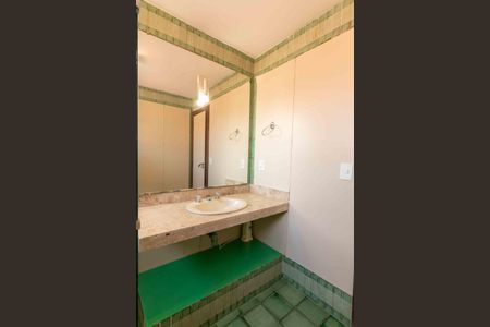 Casa à venda com 460m², 5 quartos e 5 vagasBanheiro Social 1