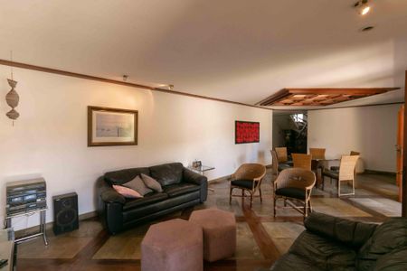 Casa à venda com 460m², 5 quartos e 5 vagasSala de Estar / Jantar