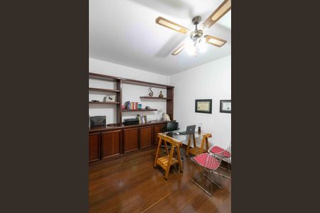 Casa à venda com 460m², 5 quartos e 5 vagasEscritório