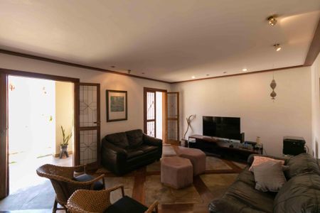 Casa à venda com 460m², 5 quartos e 5 vagasSala de Estar / Jantar