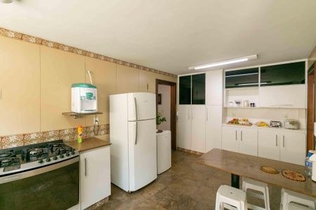 Casa à venda com 460m², 5 quartos e 5 vagasCozinha