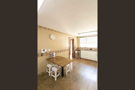 Casa à venda com 460m², 5 quartos e 5 vagasCozinha