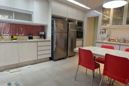 Apartamento à venda com 195m², 3 quartos e 3 vagas