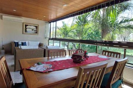 Apartamento à venda com 195m², 3 quartos e 3 vagas