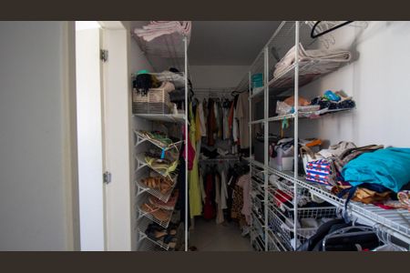 Casa de condomínio à venda com 200m², 3 quartos e 2 vagas Casa de condomínio à venda com 200m², 3 quartos e 2 vagasCloset da Suíte 2