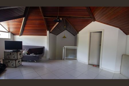 Casa de condomínio à venda com 200m², 3 quartos e 2 vagas Casa de condomínio à venda com 200m², 3 quartos e 2 vagasSotão