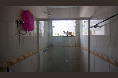 Casa de condomínio à venda com 200m², 3 quartos e 2 vagas Casa de condomínio à venda com 200m², 3 quartos e 2 vagasBanheiro da Suíte 1