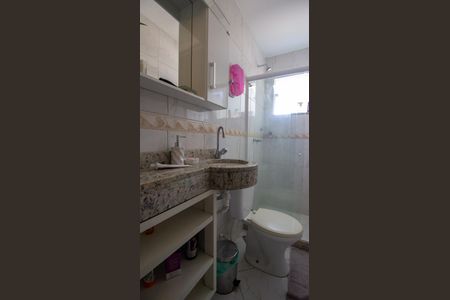 Casa de condomínio à venda com 200m², 3 quartos e 2 vagas Casa de condomínio à venda com 200m², 3 quartos e 2 vagasBanheiro da Suíte 1