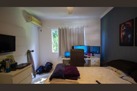 Casa de condomínio à venda com 200m², 3 quartos e 2 vagas Casa de condomínio à venda com 200m², 3 quartos e 2 vagasSuíte 1