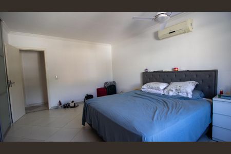 Casa de condomínio à venda com 200m², 3 quartos e 2 vagas Casa de condomínio à venda com 200m², 3 quartos e 2 vagasSuíte 2