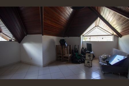 Casa de condomínio à venda com 200m², 3 quartos e 2 vagas Casa de condomínio à venda com 200m², 3 quartos e 2 vagasSotão