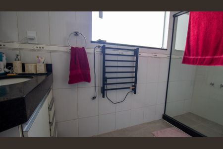 Casa de condomínio à venda com 200m², 3 quartos e 2 vagas Casa de condomínio à venda com 200m², 3 quartos e 2 vagasBanheiro da Suíte 2