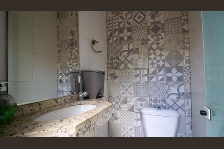 Casa de condomínio à venda com 200m², 3 quartos e 2 vagas Casa de condomínio à venda com 200m², 3 quartos e 2 vagasLavabo do Quintal