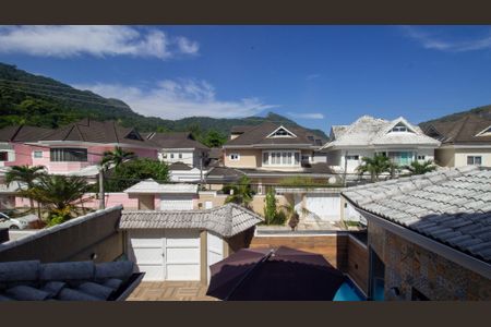 Casa de condomínio à venda com 200m², 3 quartos e 2 vagas Casa de condomínio à venda com 200m², 3 quartos e 2 vagasVista da Suíte 2