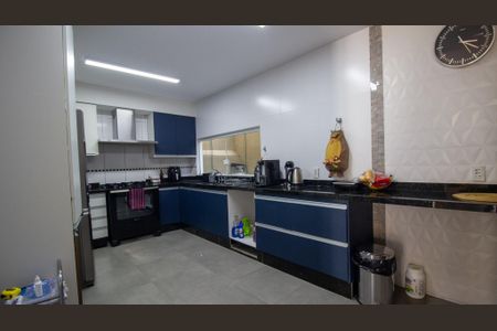 Casa de condomínio à venda com 200m², 3 quartos e 2 vagas Casa de condomínio à venda com 200m², 3 quartos e 2 vagasCozinha