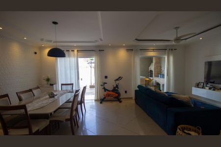 Casa de condomínio à venda com 200m², 3 quartos e 2 vagas Casa de condomínio à venda com 200m², 3 quartos e 2 vagasSala