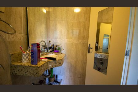 Casa de condomínio à venda com 200m², 3 quartos e 2 vagas Casa de condomínio à venda com 200m², 3 quartos e 2 vagasBanheiro da Suíte 3