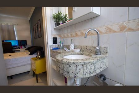 Casa de condomínio à venda com 200m², 3 quartos e 2 vagas Casa de condomínio à venda com 200m², 3 quartos e 2 vagasBanheiro da Suíte 1