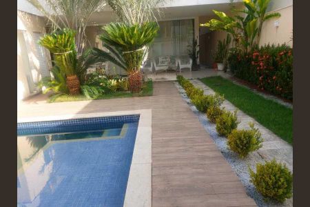 Casa de condomínio para alugar com 308m², 5 quartos e 3 vagas