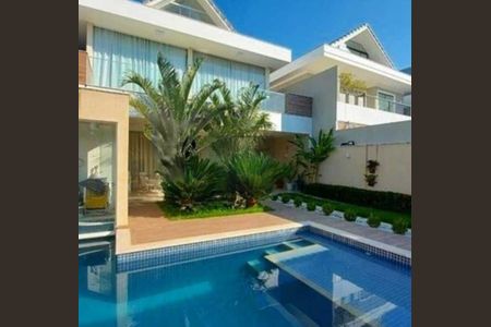 Casa de condomínio para alugar com 308m², 5 quartos e 3 vagas