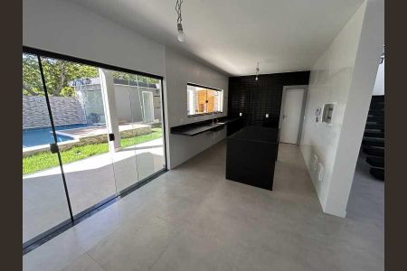 Casa de condomínio à venda com 339m², 4 quartos e 3 vagas