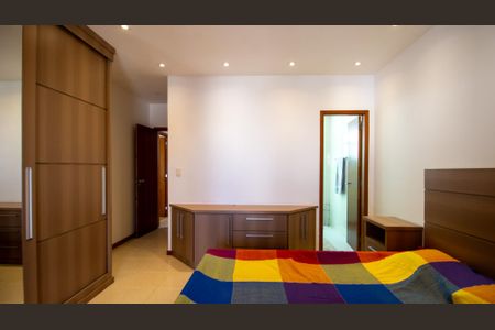 Apartamento à venda com 275m², 3 quartos e 3 vagas Apartamento à venda com 275m², 3 quartos e 3 vagasSuíte 1