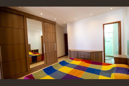 Apartamento à venda com 275m², 3 quartos e 3 vagas Apartamento à venda com 275m², 3 quartos e 3 vagasSuíte 1