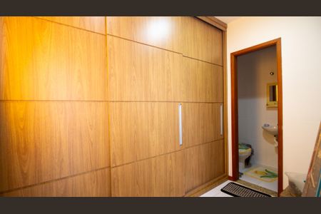 Apartamento à venda com 275m², 3 quartos e 3 vagas Apartamento à venda com 275m², 3 quartos e 3 vagasQuarto de Serviço