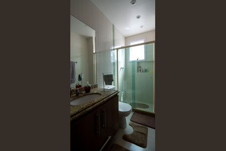 Apartamento à venda com 275m², 3 quartos e 3 vagas Apartamento à venda com 275m², 3 quartos e 3 vagasBanheiro da Suíte 1