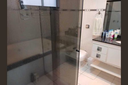 Casa de condomínio à venda com 251m², 5 quartos e 3 vagas