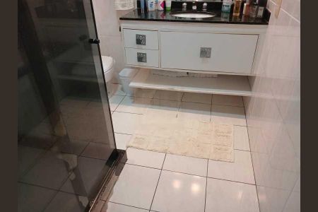 Casa de condomínio à venda com 251m², 5 quartos e 3 vagas