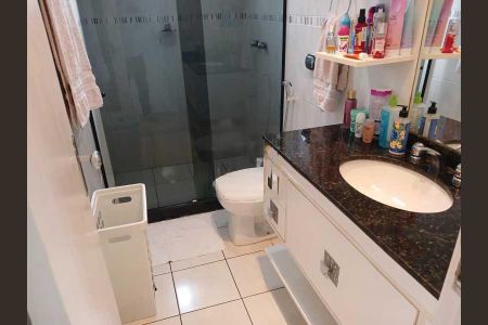 Casa de condomínio à venda com 251m², 5 quartos e 3 vagas