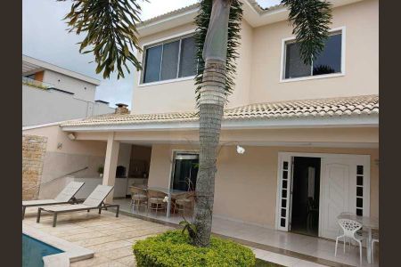 Casa de condomínio à venda com 251m², 5 quartos e 3 vagas