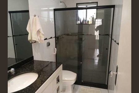 Casa de condomínio à venda com 251m², 5 quartos e 3 vagas