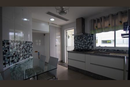 Apartamento à venda com 175m², 4 quartos e 2 vagas Apartamento à venda com 175m², 4 quartos e 2 vagasCozinha