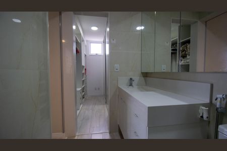 Apartamento à venda com 175m², 4 quartos e 2 vagas Apartamento à venda com 175m², 4 quartos e 2 vagasBanheiro da Suíte 2