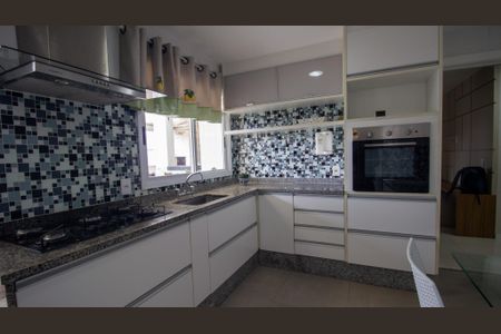 Apartamento à venda com 175m², 4 quartos e 2 vagas Apartamento à venda com 175m², 4 quartos e 2 vagasCozinha