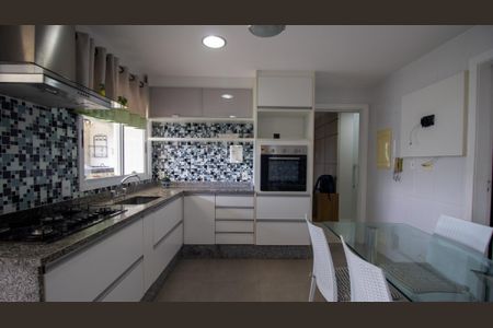 Apartamento à venda com 175m², 4 quartos e 2 vagas Apartamento à venda com 175m², 4 quartos e 2 vagasCozinha