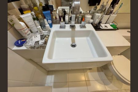 Apartamento à venda com 138m², 3 quartos e 2 vagas Apartamento à venda com 138m², 3 quartos e 2 vagasBanheiro da Suíte