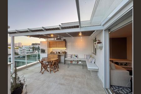 Apartamento à venda com 138m², 3 quartos e 2 vagas Apartamento à venda com 138m², 3 quartos e 2 vagasTerraço