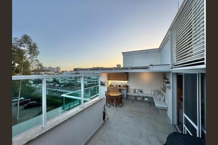 Apartamento à venda com 138m², 3 quartos e 2 vagas Apartamento à venda com 138m², 3 quartos e 2 vagasTerraço