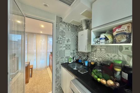 Apartamento à venda com 138m², 3 quartos e 2 vagas Apartamento à venda com 138m², 3 quartos e 2 vagasCozinha e Área de Serviço