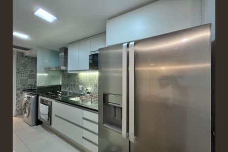 Apartamento à venda com 138m², 3 quartos e 2 vagas Apartamento à venda com 138m², 3 quartos e 2 vagasCozinha e Área de Serviço