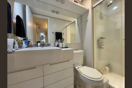 Apartamento à venda com 138m², 3 quartos e 2 vagas Apartamento à venda com 138m², 3 quartos e 2 vagasBanheiro da Suíte