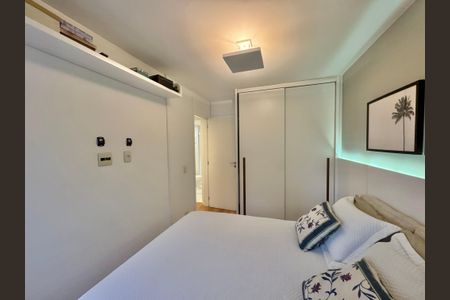 Apartamento à venda com 138m², 3 quartos e 2 vagas Apartamento à venda com 138m², 3 quartos e 2 vagasSuíte