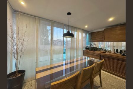 Apartamento à venda com 138m², 3 quartos e 2 vagas Apartamento à venda com 138m², 3 quartos e 2 vagasSala